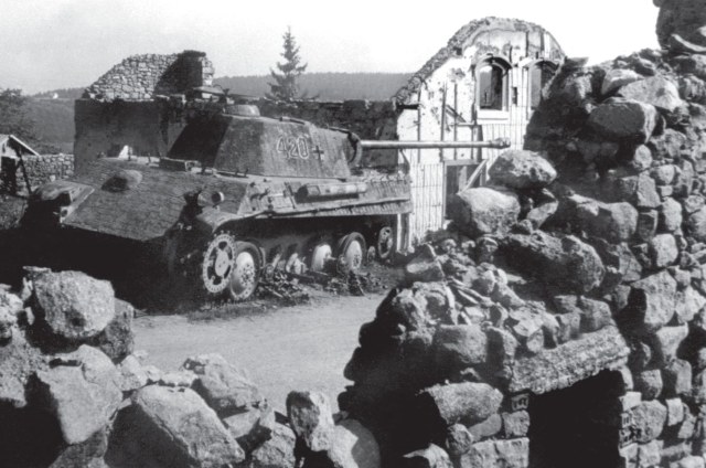 destroed_panther_tank_colmar.jpg