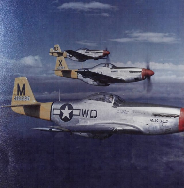 P-51D_Mustang_52nd_Fighter_Group_4th_Fighter_Squadron.jpg