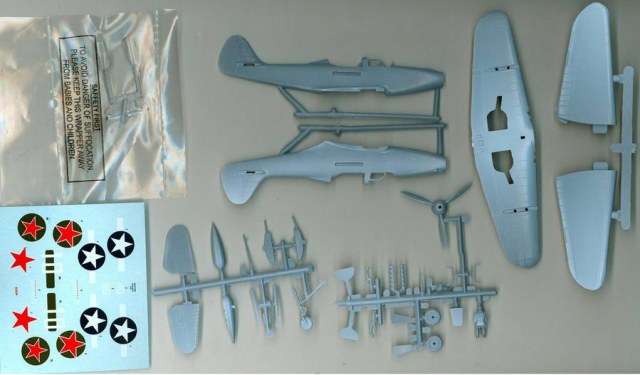 p-39airfix-outofbox.jpg