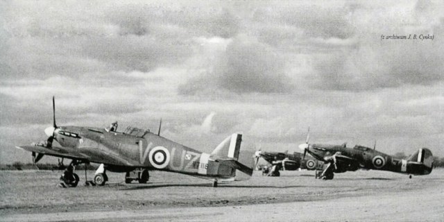 Hurricane-I-RAF-306Sqn-UZV-V7118.jpg