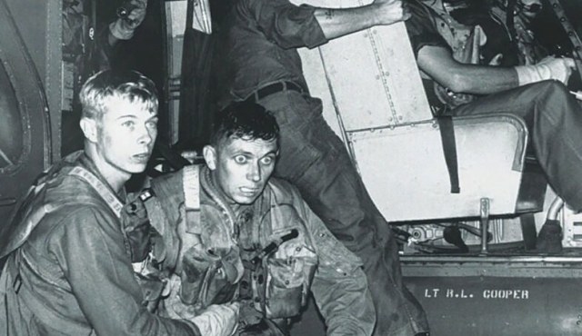 6 11 1966 л-т Виктор Вискарра после эвакуации с места падения F-105 на борту USS Halsey.jpg