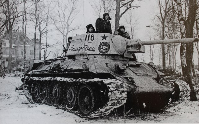 t-34-85-sovetskiy-sredniy-263.jpg