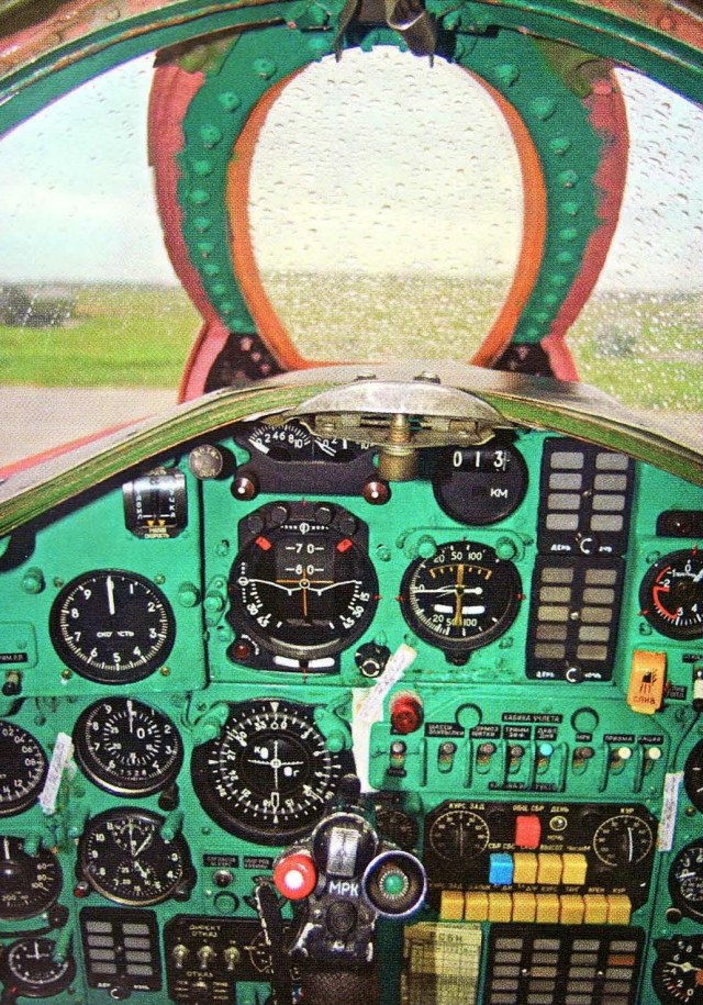 Передняя (инструкторская) кабина.jpg