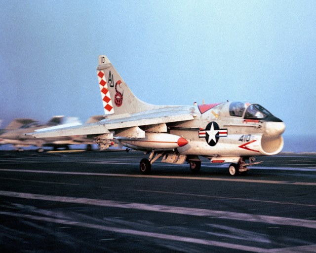 A-7E_VA-82_landing_USS_Nimitz_(CVN-68)_1981.jpg