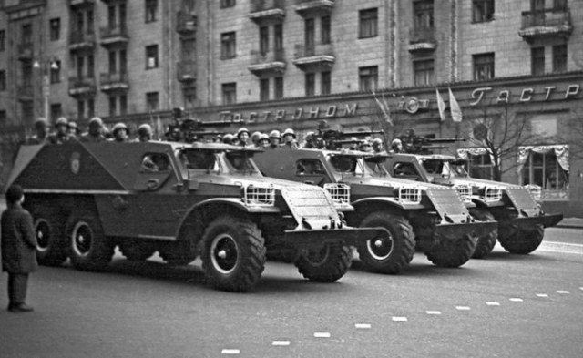 btr-152-parad.jpg