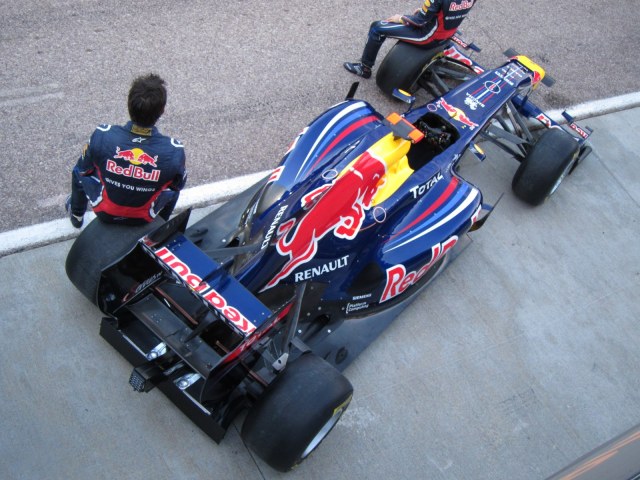 Red-Bull-RB7-in-Photos-12.jpg