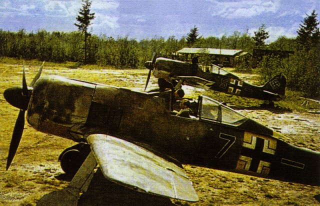 Fw-190A-5.JG54-(B7+-)-Emil-Lang-1943-01.jpg
