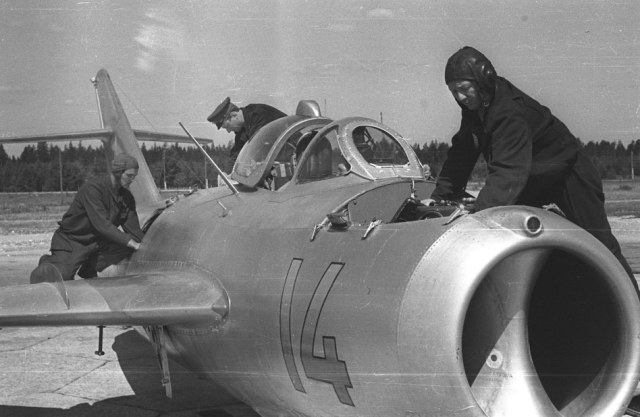 MiG17_service.jpg