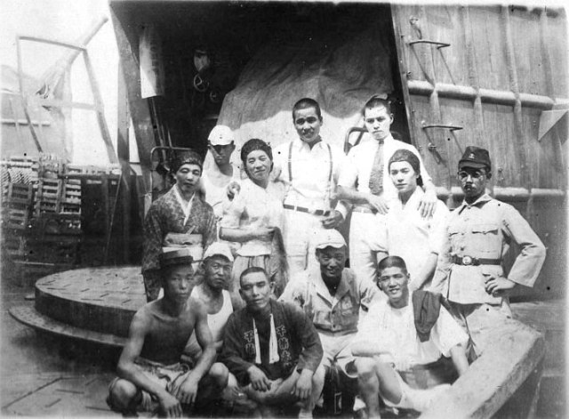 Chikuma 12-7cm HA batteries, crew, 1942+.jpg