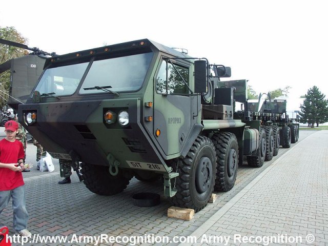 oshkosh-m983-04.jpg