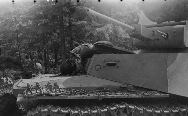 Sgorevshiy-sov-tankist_T_60_august1944.jpg