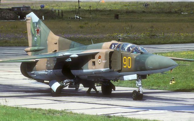 MIG-23UB90YELLOWCLOFTING290792N16174000.jpg