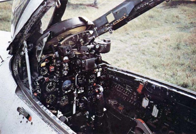 МиГ-21Ф кабина.jpg