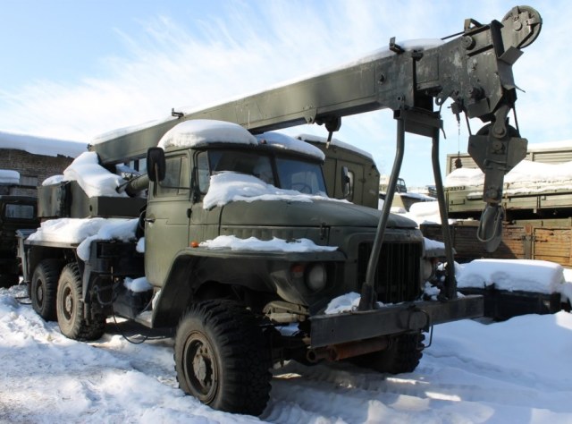 avtokran_ks_2572a_1_na_ural_375d.jpg