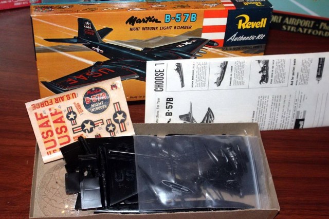 Revell_B-57B_0.jpg
