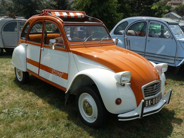 Citroen_2_CV_Sport_1976.jpg