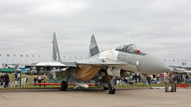 800px-Sukhoi_Su-35_on_the_MAKS-2009_(01).jpg