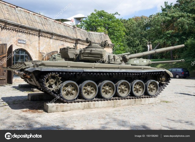 depositphotos_150158260-stock-photo-military-t-72-tank-poland.jpg