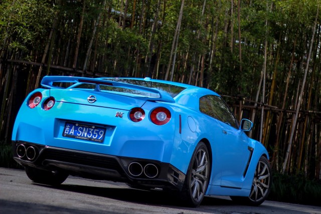 nissan-gtr-r35-blue-back-bamboo.jpg