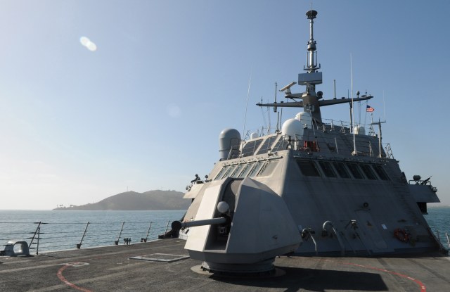 US_Navy_100616-N-7058E-154_USS_Freedom_(LCS_1)_passes_Point_Loma_en_route_to_the_Pacific_Ocean.jpg
