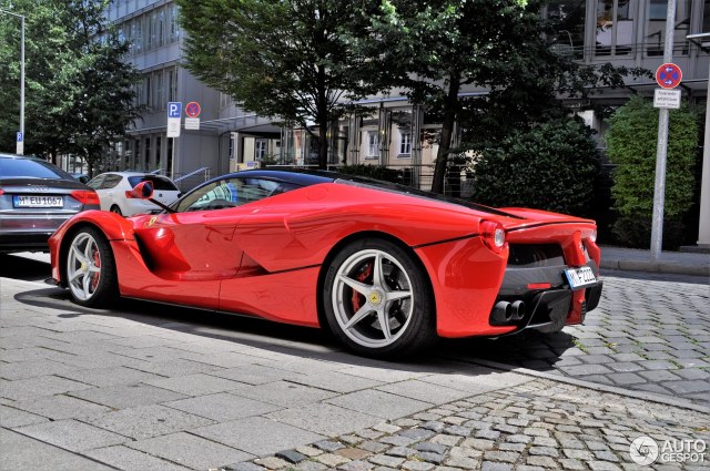 ferrari-laferrari-c550409072017125311_6.jpg
