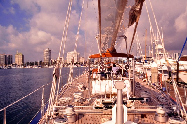 Yacht_Endeavour_E_photo_D_Ramey_Logan.jpg