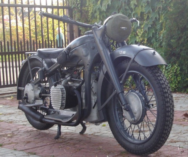 BMW_R12_Wehrmacht_1.jpg