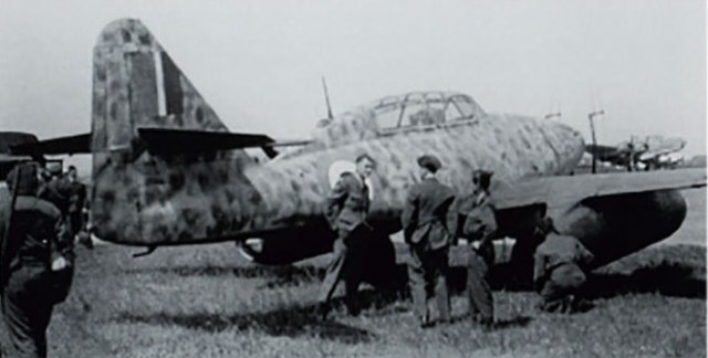 Me 262 B1A red 12.jpg