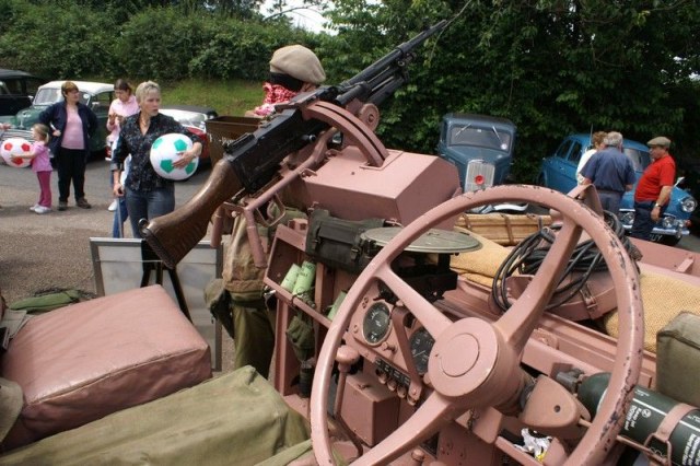 steering_wheel_&_gpmg_mount.jpg