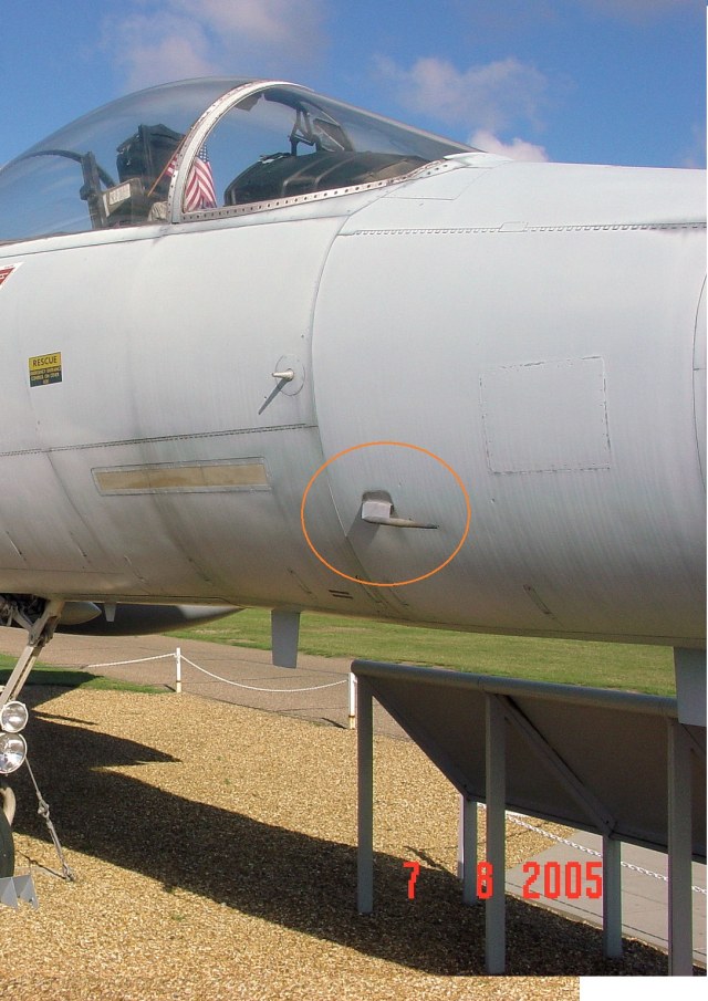 F-15 left ПВД.jpg
