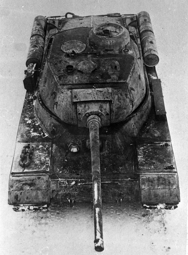 Сверху хорошо видны изменившиеся патрубки выхлопных труб.jpg