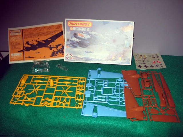 MATCHBOX_Me110_2.jpg
