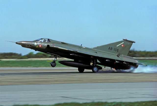 1317674488_saab-j35-draken-33_www.nevsepic.com.ua.jpg