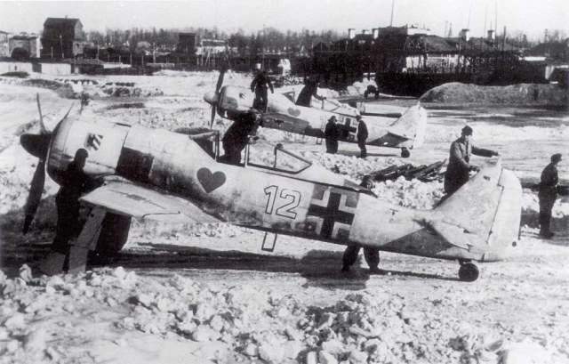 1-Fw-190A4-JG54_1-W1-Krasnogvardies.jpg~original.jpg