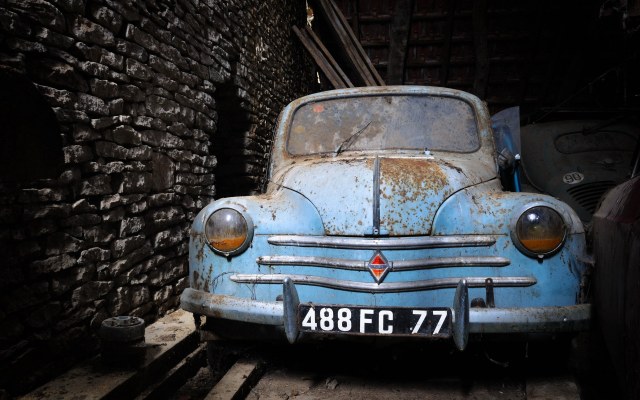 renault-4cv-mashina-lom.jpg