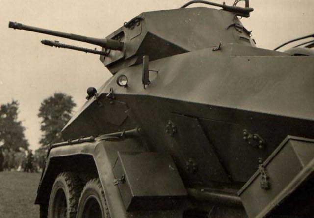 sdkfz_231_6_rad.jpg