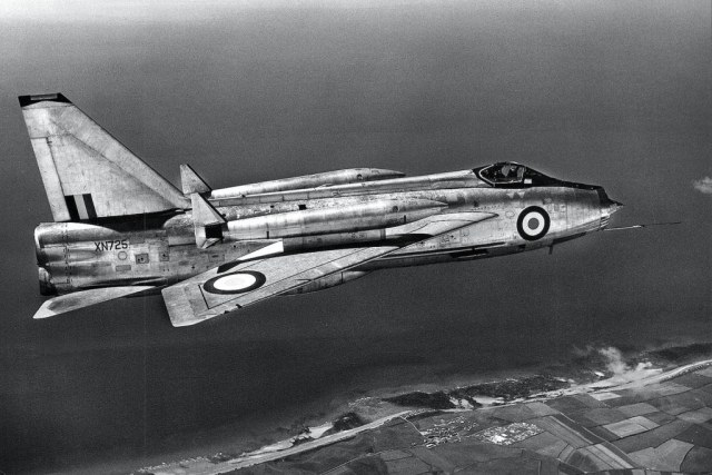 kl 07-2012 English_Electric_Lightning (2).jpg.8417656.jpg