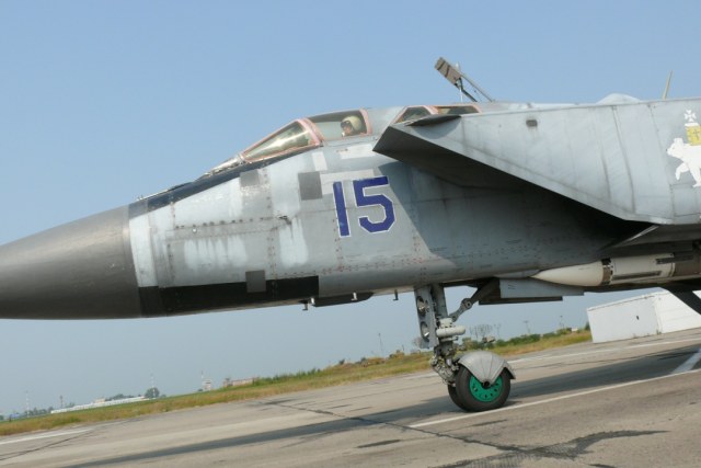 Миг-31_на_рулёж3.jpg