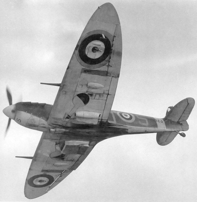 Spitfire MkVb QJ-S R6923 92_Sqdn_1a.jpg