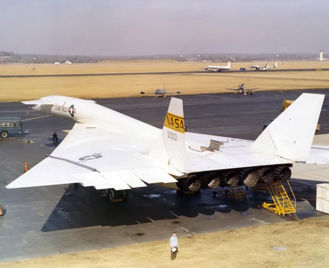 XB-70A.jpg