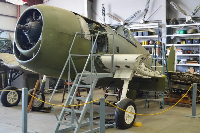 Grumman_F6F-3_Hellcat_(40467)_(25966786140)_новый размер.jpg