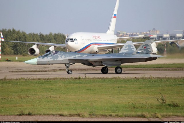 Su-57-T-50-11-DJyPzCtXcAUM-pP.jpg