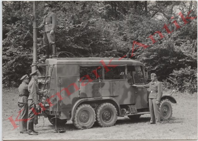 Foto_Wehrmacht_LKW_PKW_Funker_Kabine_Antenne_Son.jpg