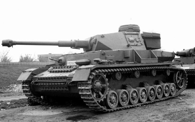 438359-1680x1050-German-PZKW4-tank.jpg