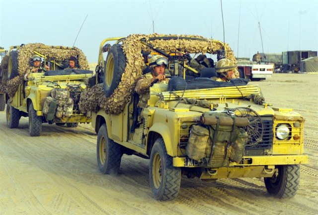 land_rover_defender_defence.jpg