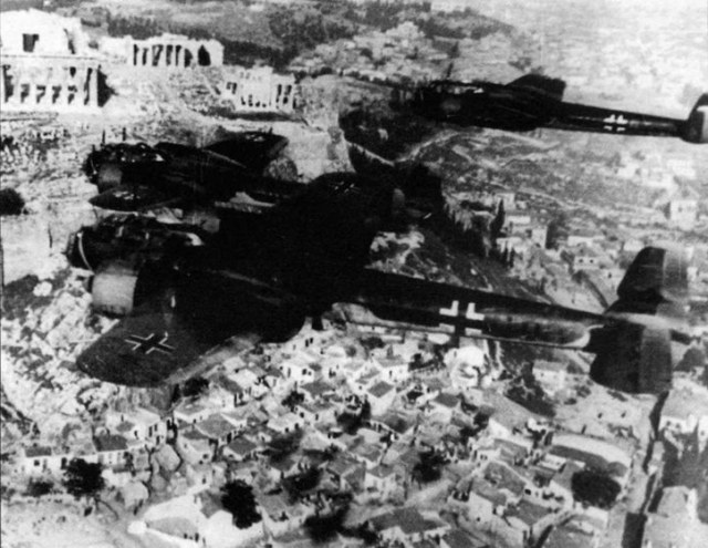 Весна 1941 года. Do 17Z над Афинским Акрополем..jpg