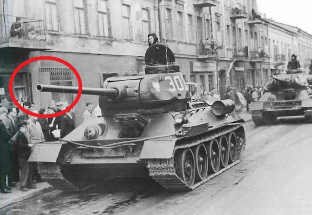 Польские Т-34-85 на параде. 1950-е.jpg