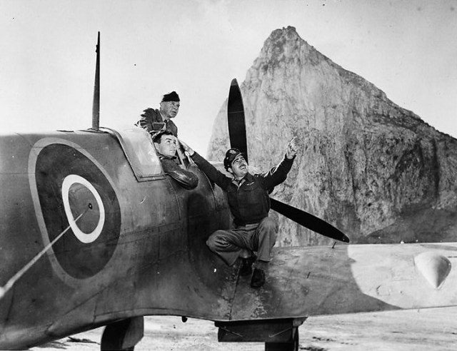 usaaf-spitfire-in-gibraltar.jpg