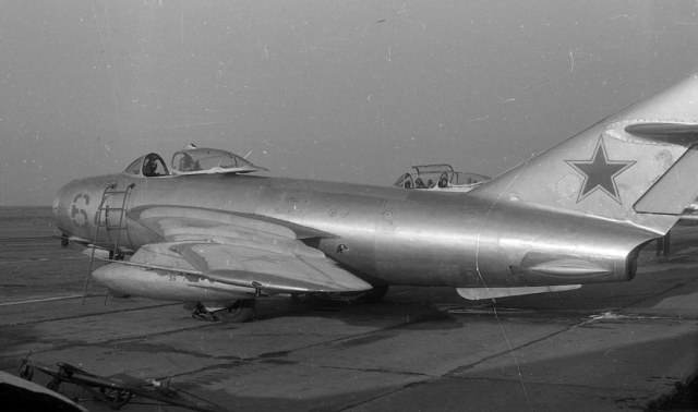 Istrebitel-MiG-17F.-2 (1).jpg
