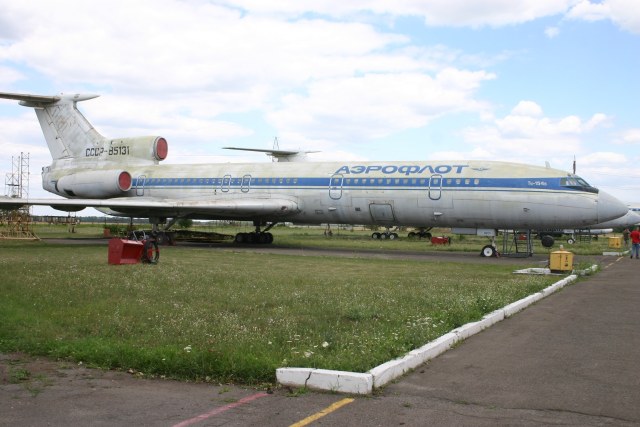 CCCP-85131_Tupolev_Tu.154B_Aeroflot_(7724420106).jpg